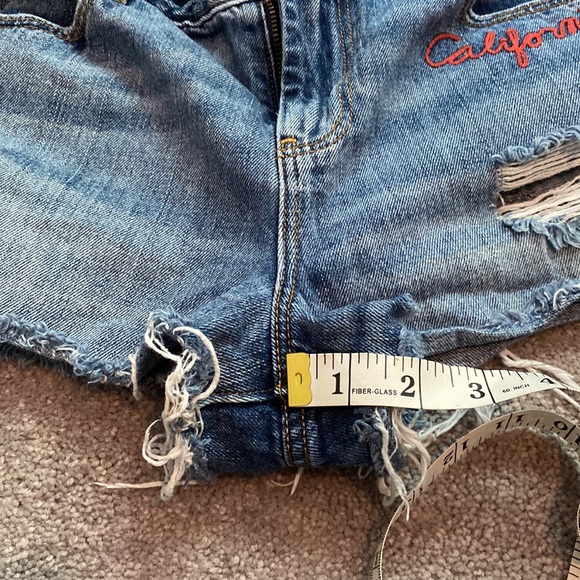 Old Navy Boyfriend Jean Shorts - size 8 - Picture 7 of 7
